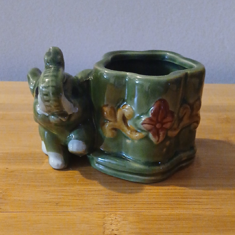 Ceramic Elephant Pot